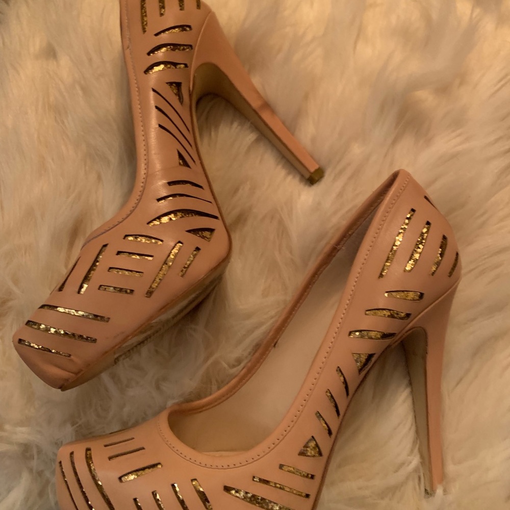BCBGeneration Nude Metallic Platform Pumps - Picture 7 of 8